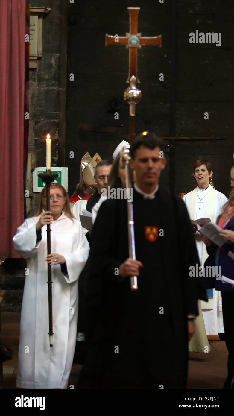 Mons. Libby Lane, mentre si prepara ad essere formalmente insediato Presso la Cattedrale di Chester Foto Stock