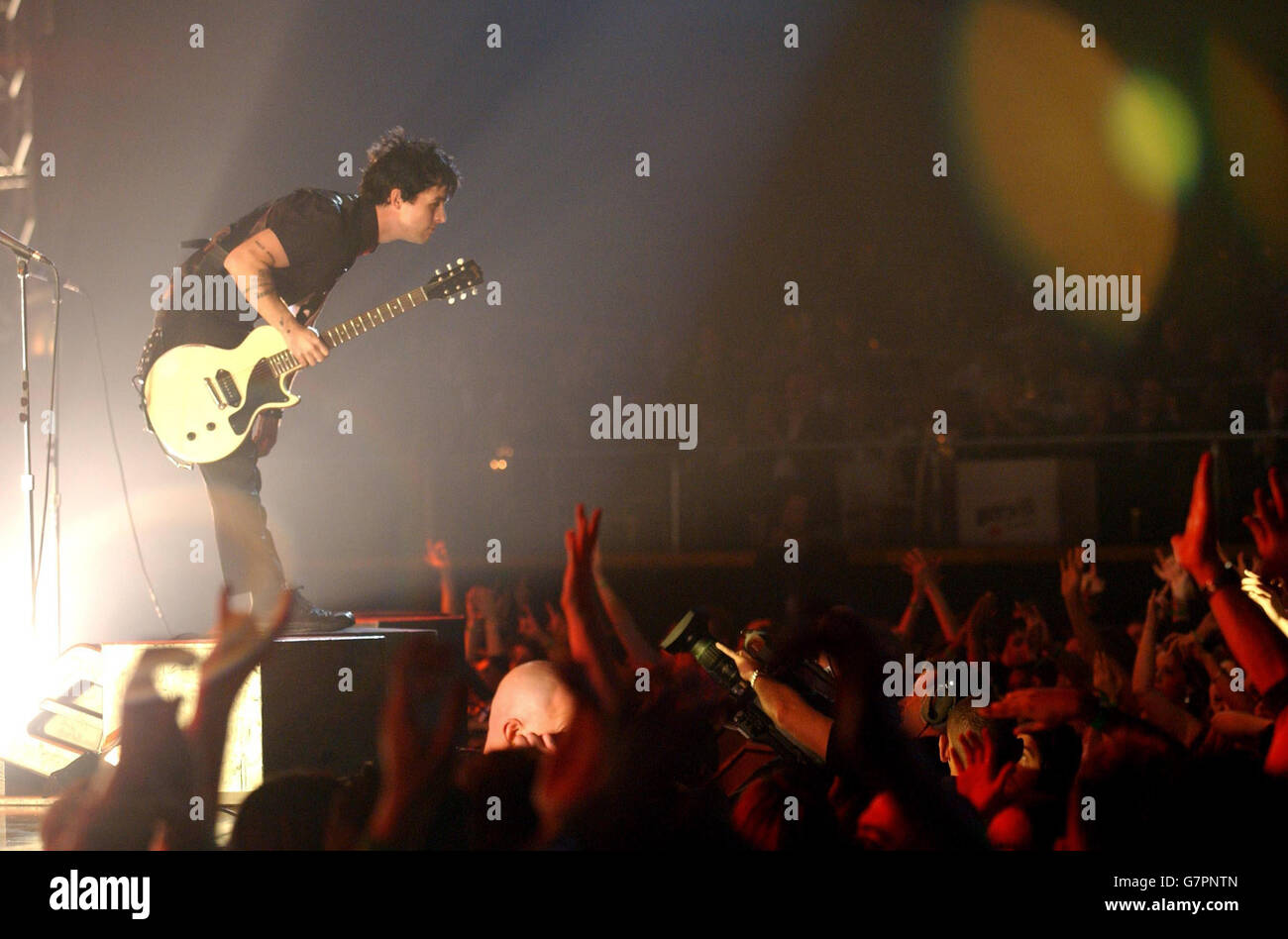 Brit Awards 2005 - Earls Court. Green Day si esibiscono dal vivo sul palco. Foto Stock