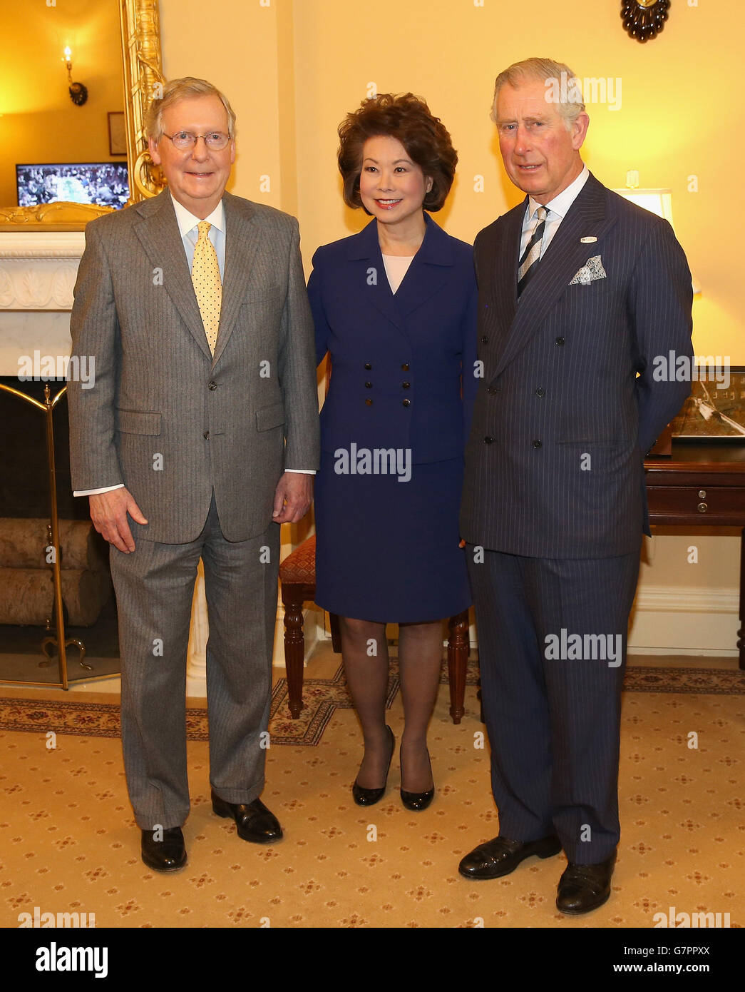 Il Principe del Galles con il leader del Senato Mitch McConnell e sua moglie Elaine Chao nel Campidoglio come parte del suo viaggio a Washington DC, Stati Uniti. Foto Stock