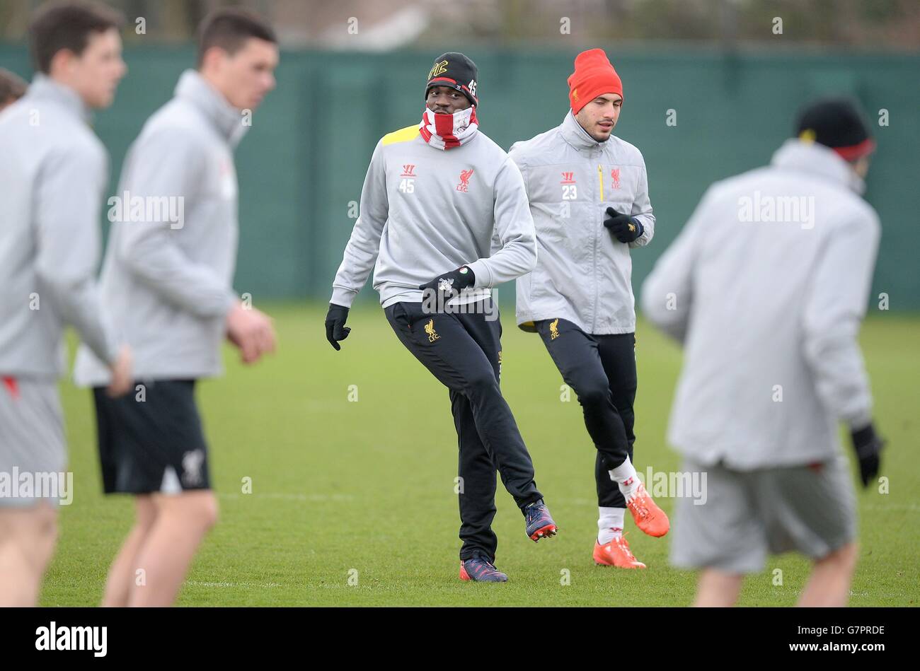 Mario Balotelli di Liverpool (a sinistra) ed Emre Can (a destra), durante una sessione di allenamento a Melwood, Liverpool. Foto Stock