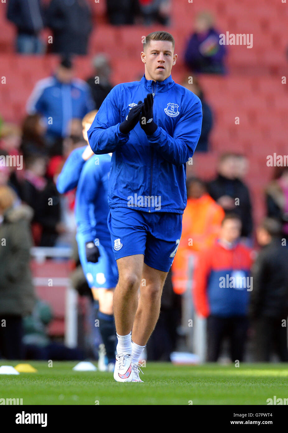 Ross Barkley di Everton si riscalda prima della partita della Barclays Premier League all'Emirates Stadium di Londra. PREMERE ASSOCIAZIONE foto. Data immagine: Domenica 1 marzo 2015. Guarda la storia dell'arsenale DI CALCIO della PA. Il credito fotografico dovrebbe essere: Tony Marshall/PA Wire. Foto Stock