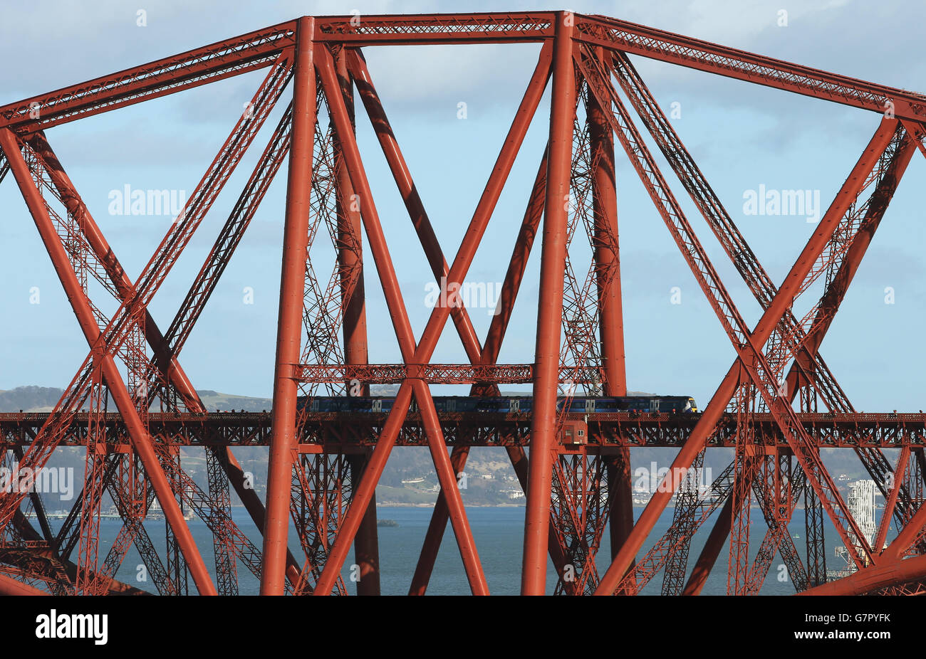 Il quarto ponte ferroviario dove un cavalcavia da una replica Spitfire ha segnato il suo 125 ° anniversario. Foto Stock