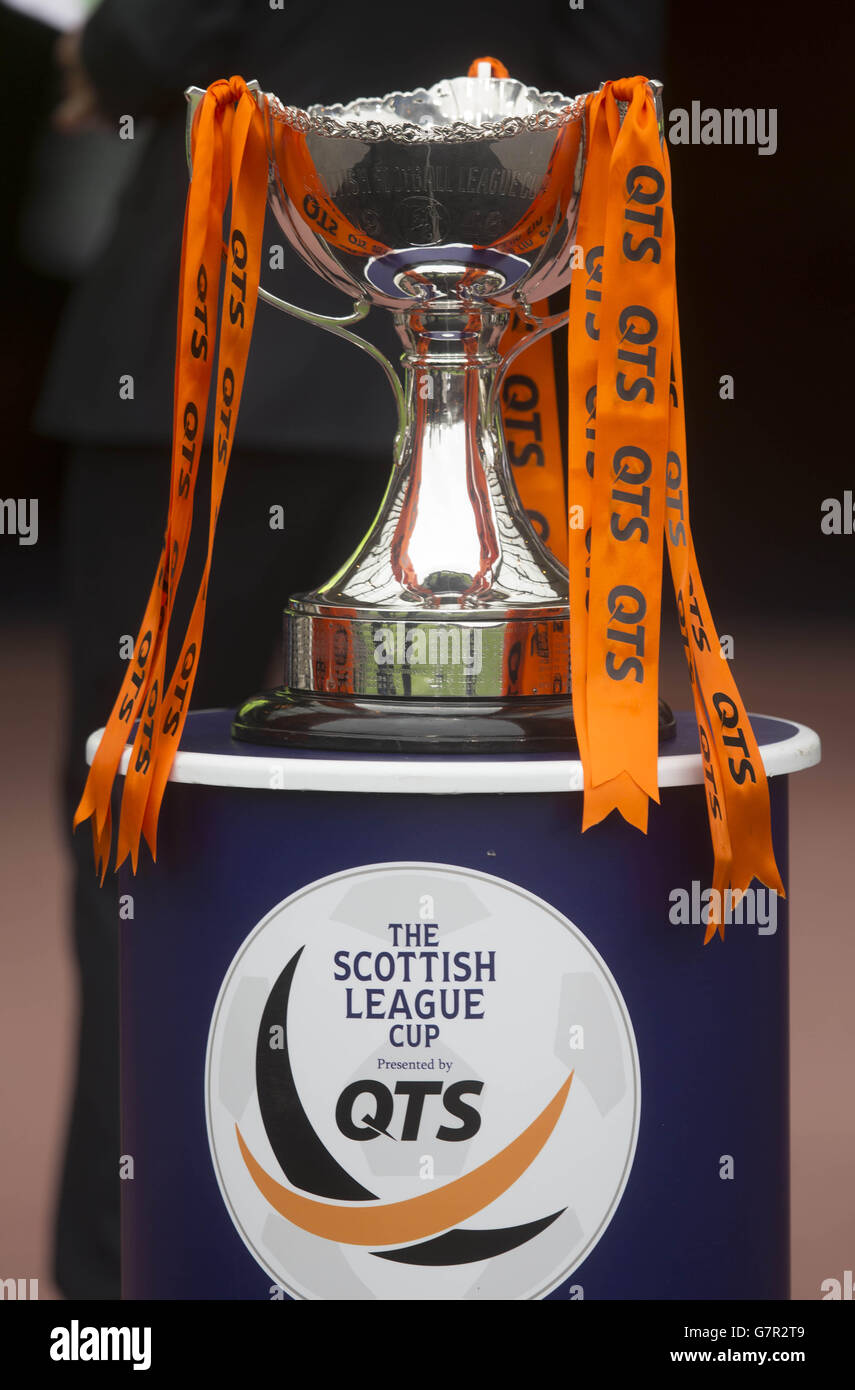 Calcio - finale della Coppa di Lega Scozzese QTS - Dundee United contro  Celtic - Hampden Park. Il trofeo della Coppa di Scozia QTS Foto stock -  Alamy