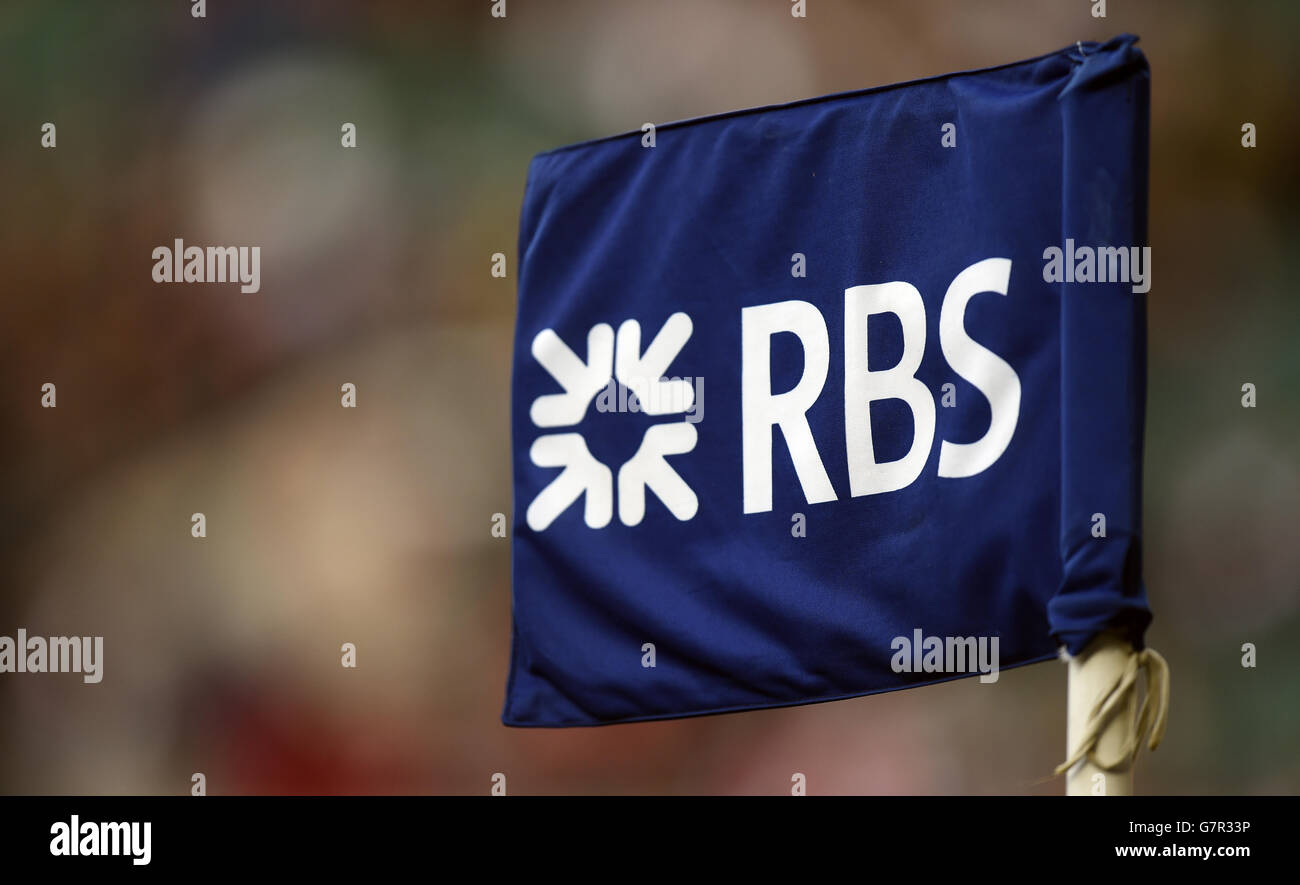 Rugby Union - 2015 RBS 6 Nations - Inghilterra / Scozia - Twickenham. Vista generale di una RBS (Royal Bank of Scotoand) con bandiera ad angolo a marchio Pitchside Foto Stock