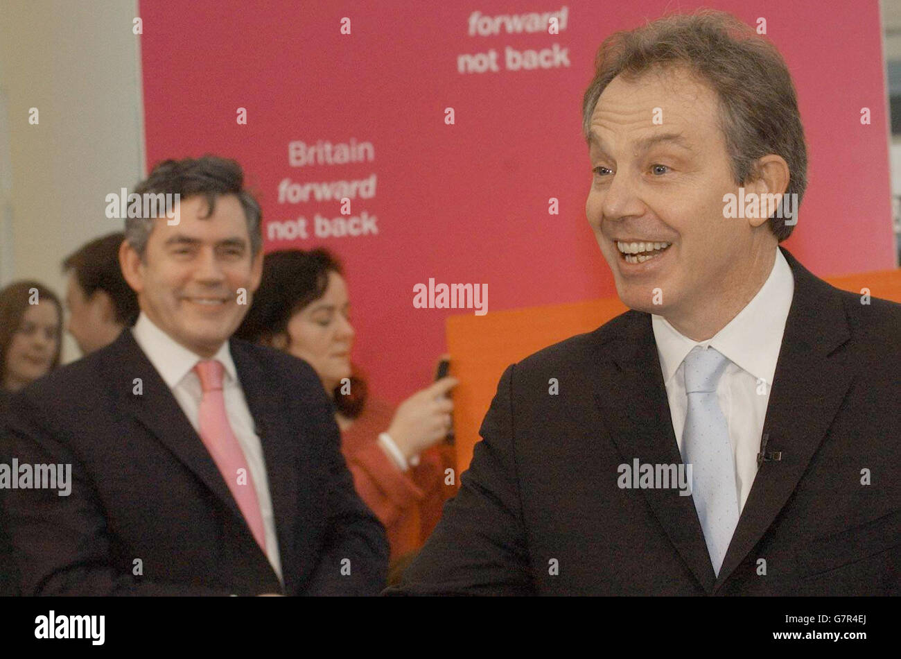 Tony Blair e Gordon Brown incontrano attivisti del Partito laburista a Battersea. Foto Stock