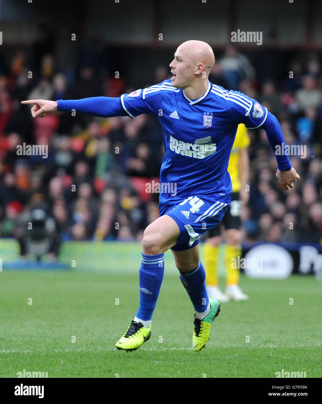 Calcio - Campionato Sky Bet - Watford v Ipswich Town - Vicarage Road. Richard Chaplow di Ipswich Town festeggia il primo obiettivo del gioco ai suoi lati Foto Stock