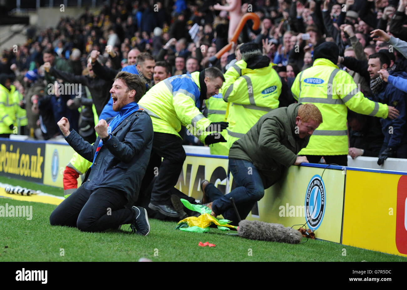Calcio - Campionato Sky Bet - Watford v Ipswich Town - Vicarage Road. I fan della città di Ipswich reagiscono dopo che Richard Chaplow ha segnato il primo goal delle loro squadre negli ultimi minuti Foto Stock