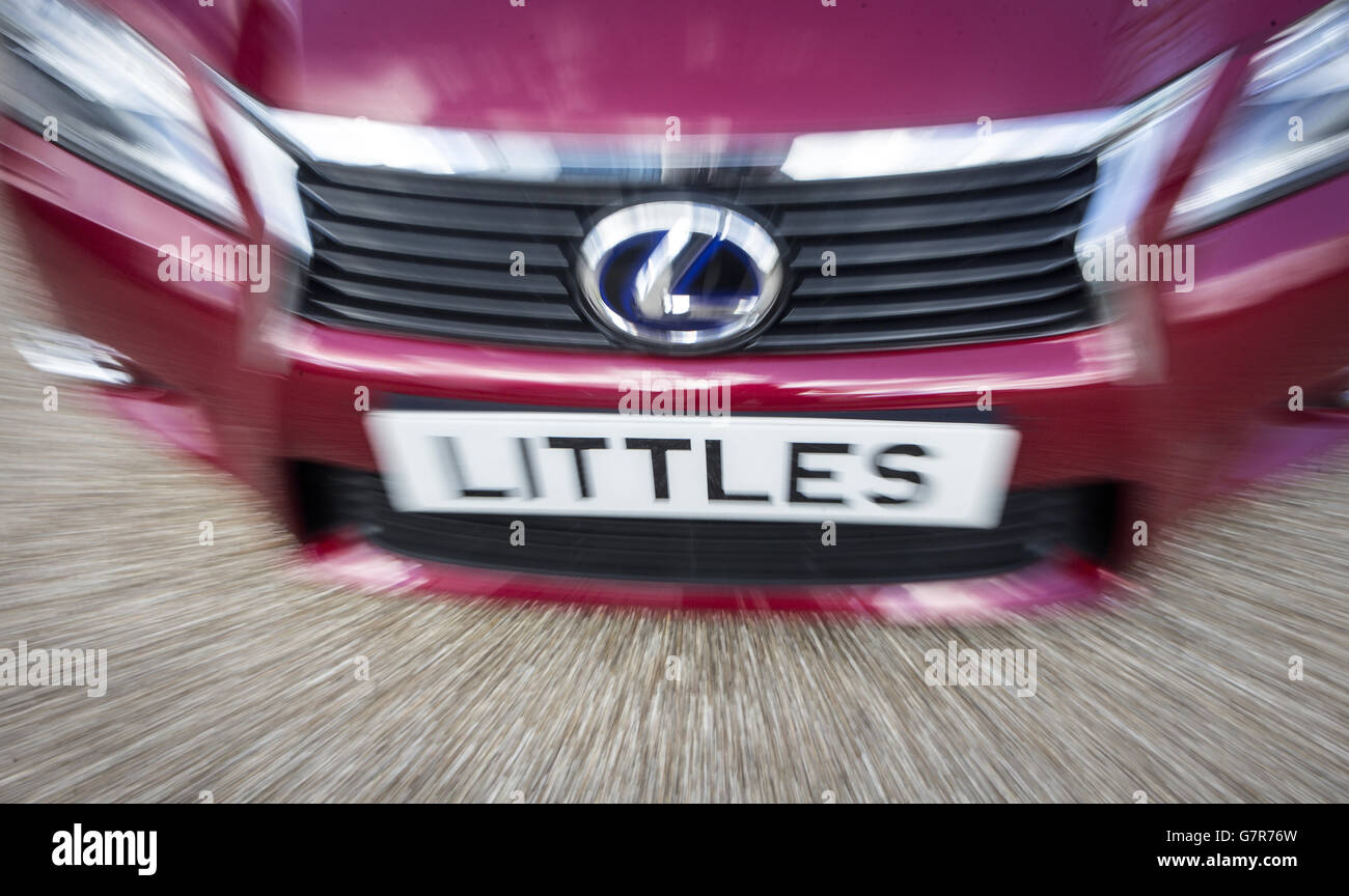 Consegna della flotta di Little's Chauffeur Lexus al Maxim Park vicino a Glasgow, Scozia. Foto Stock