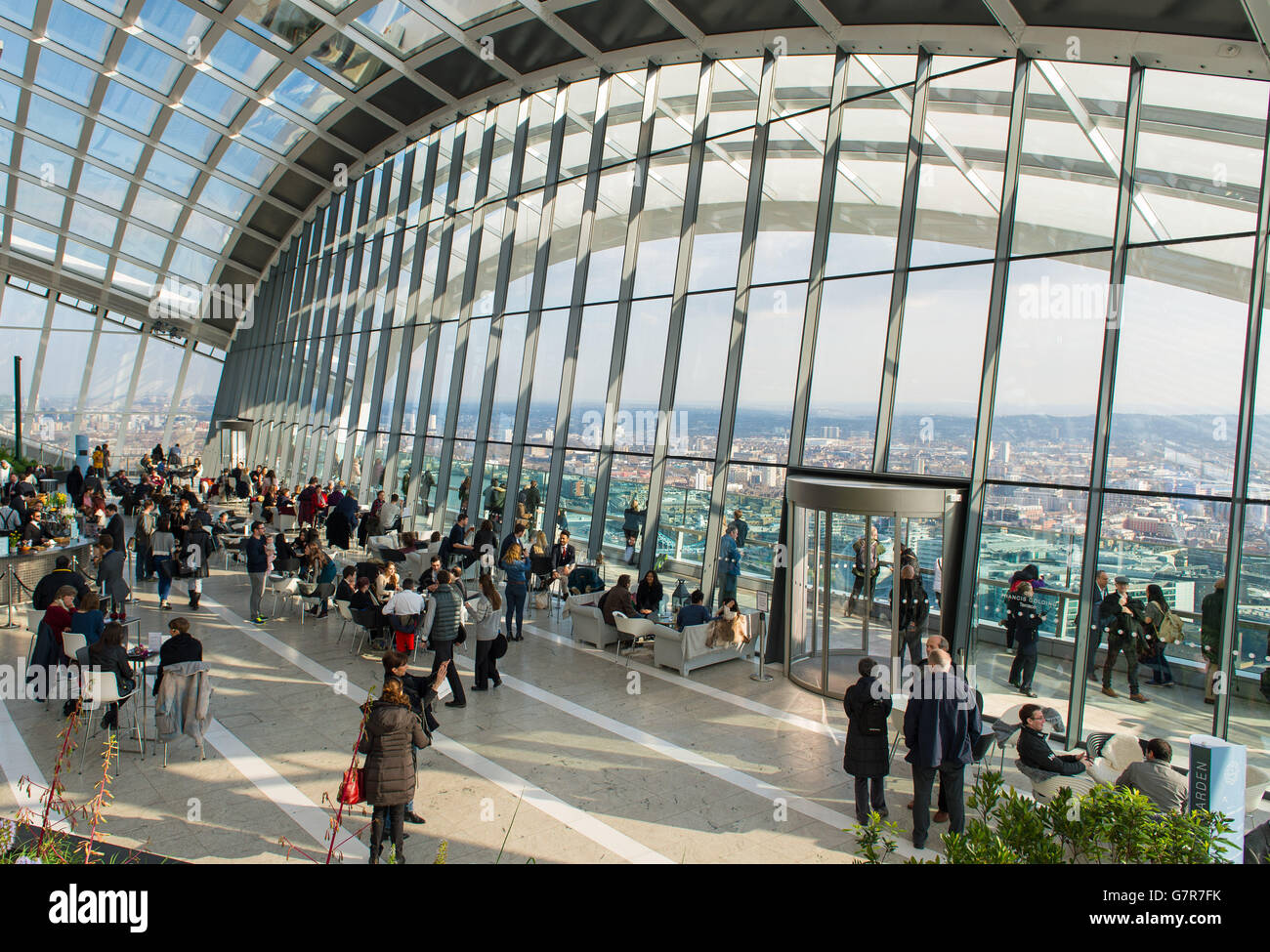 Vista generale dello Sky Garden al 20 di Fenchurch Street, conosciuto anche come l'edificio 'Walkie Talkie', nel centro di Londra. PREMERE ASSOCIAZIONE foto. Data immagine: Mercoledì 25 marzo 2015. Il credito fotografico dovrebbe essere: Dominic Lipinski/PA Wire Foto Stock