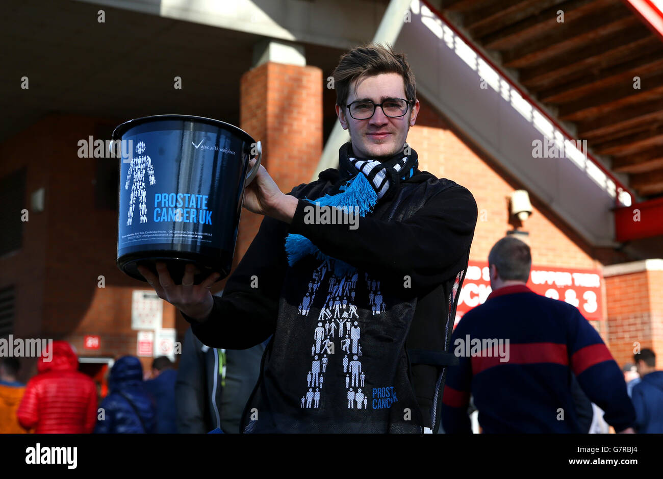 Calcio - Campionato Sky Bet - Nottingham Forest / Middlesbrough - City Ground. Nottingham Forest FAN Rowan aiuta a raccogliere soldi per il cancro alla prostata UK Foto Stock