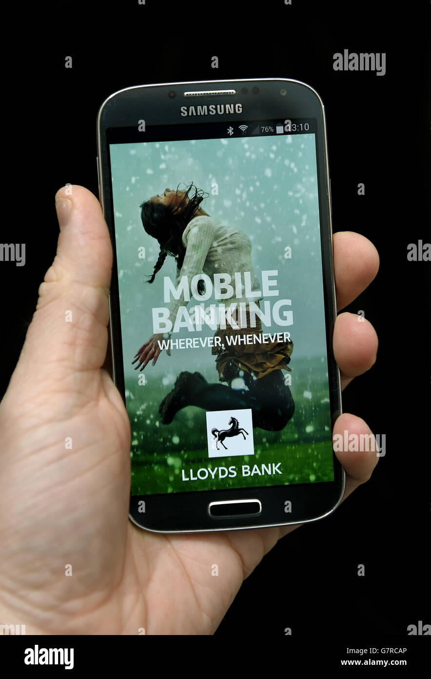 L'app Lloyds Bank banking viene utilizzata su un Samsung Galaxy S4. Foto Stock