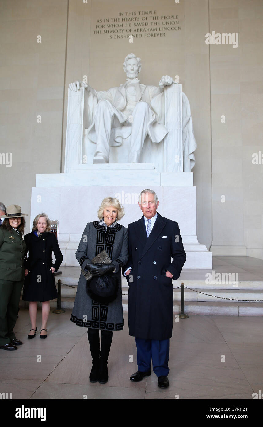 La Duchessa di Cornovaglia e il Principe di Galles visitano il Lincoln Memorial il secondo giorno di una visita di quattro giorni negli Stati Uniti. Foto Stock