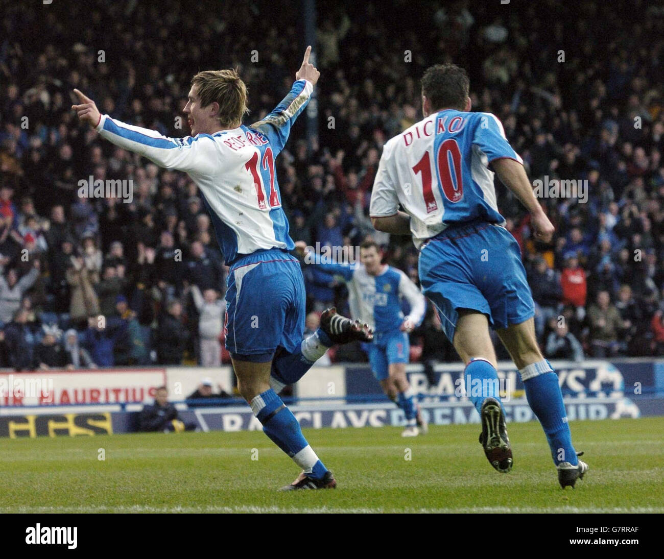 Morten Gamby Pedersen (L) di Blackburn Rovers celebra il suo obiettivo con Paul Dickov Foto Stock