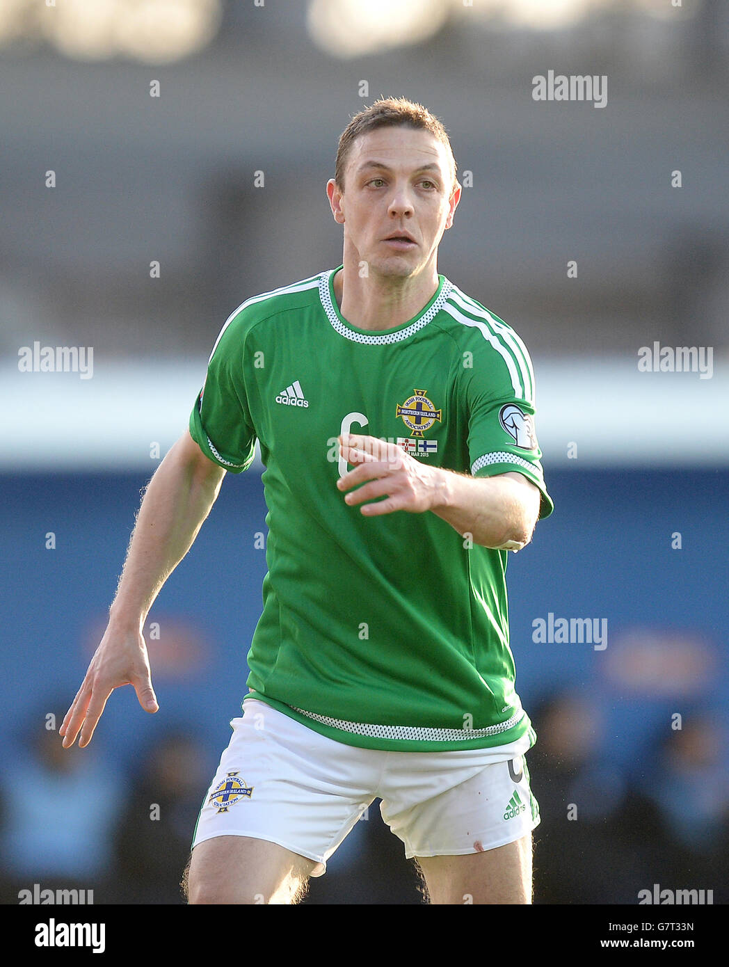 Chris Baird dell'Irlanda del Nord in azione contro la Finlandia, durante il qualificatore UEFA Euro 2016 al Windsor Park, Belfast. PREMERE ASSOCIAZIONE foto. Data immagine: Domenica 29 marzo 2015. Vedi PA storia CALCIO N Irlanda. Il credito fotografico dovrebbe essere: Martin Rickett/PA Wire Foto Stock