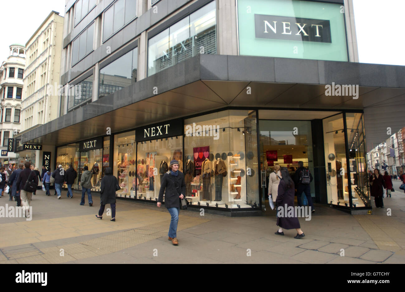 Negozi di High Street. Un negozio successivo su Oxford Street. Foto Stock