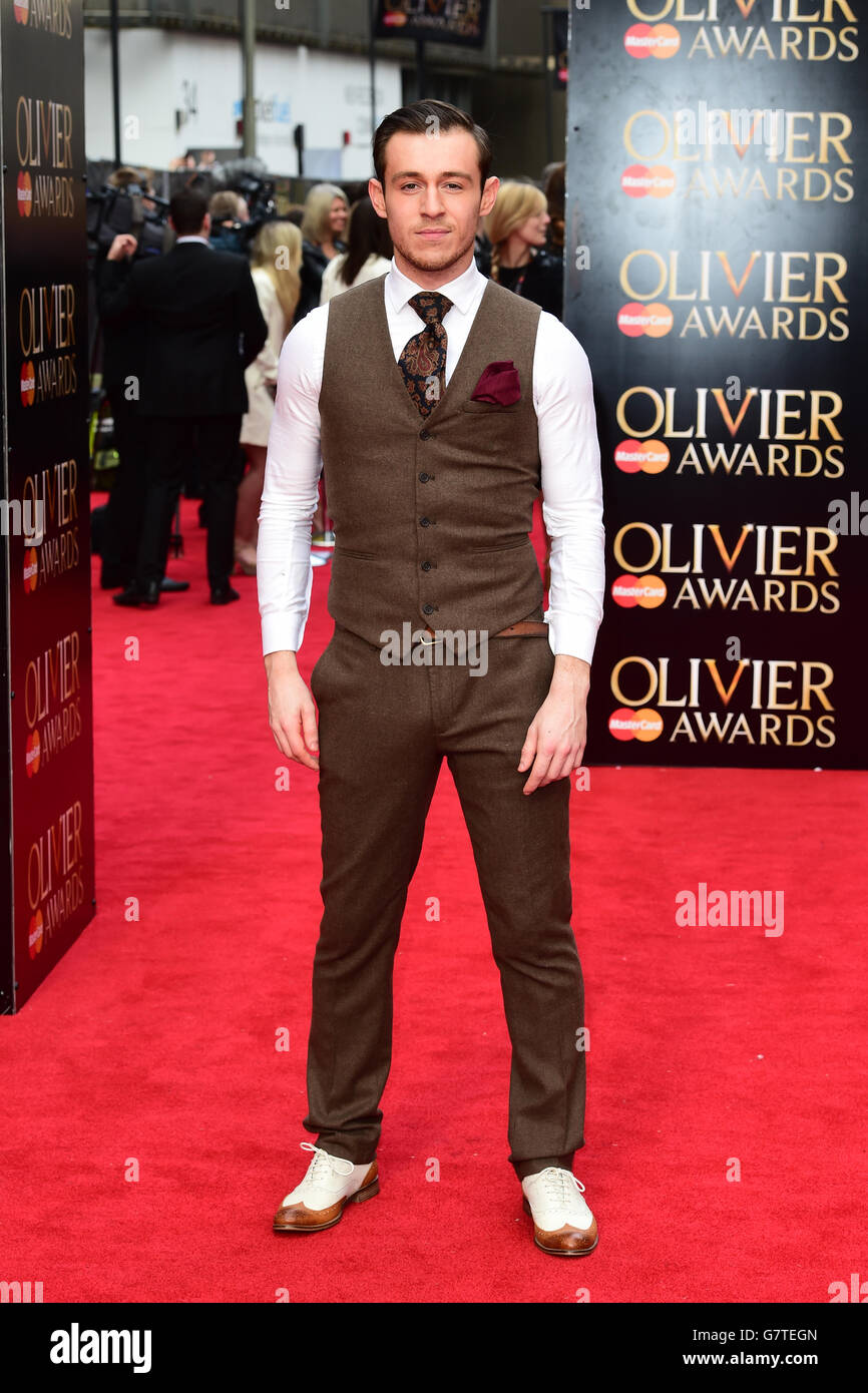 Julian Ovenden partecipa ai premi Olivier alla Royal Opera House, nel centro di Londra. PREMERE ASSOCIAZIONE foto. Data immagine: Domenica 12 aprile 2015. Guarda la storia di PA SHOWBIZ Olivier. Il credito fotografico dovrebbe essere: Ian West/PA Wire Foto Stock