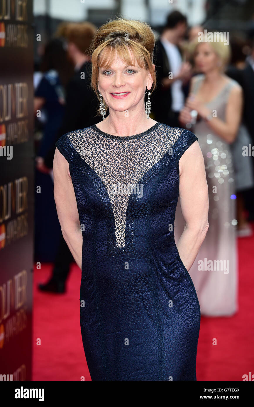 Samantha Bond partecipa ai premi Olivier alla Royal Opera House, nel centro di Londra. PREMERE ASSOCIAZIONE foto. Data immagine: Domenica 12 aprile 2015. Guarda la storia di PA SHOWBIZ Olivier. Il credito fotografico dovrebbe essere: Ian West/PA Wire Foto Stock