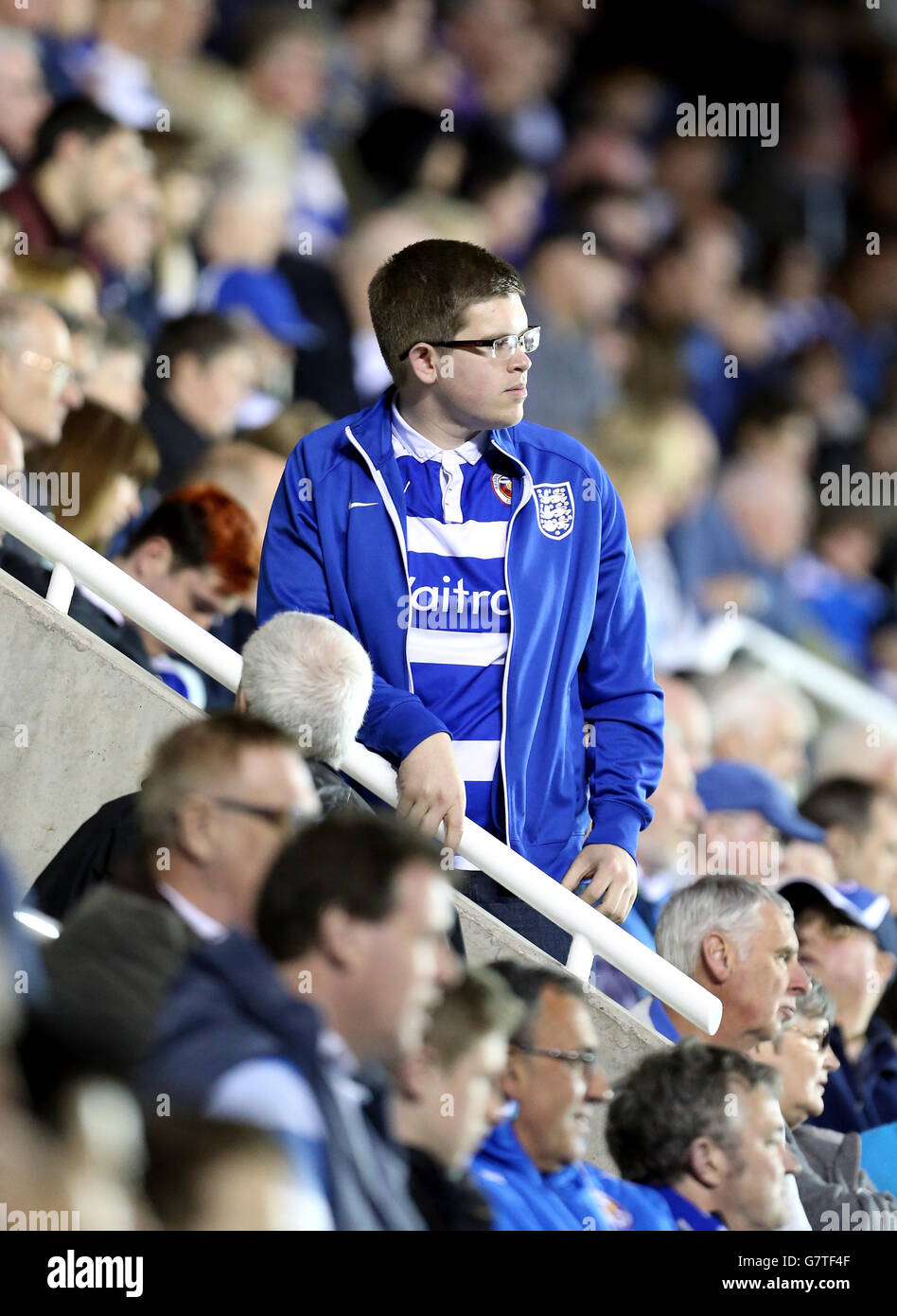 Calcio - Campionato Sky Bet - Reading v AFC Bournemouth - Stadio Madejski. Ventilatori di lettura nei supporti Foto Stock