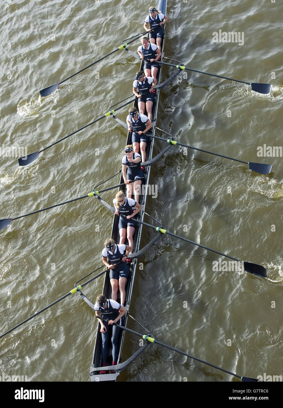 Le donne di Oxford (dall'alto) Maxi Scheske, Anastasia Chitty, Shelley Pearson, Lauren Kedar, Maddy Badcott, Emily Reynolds, Nadine Graedel Iberg, Caryn Davies e Cox Jennifer EHR celebrano la vittoria Foto Stock