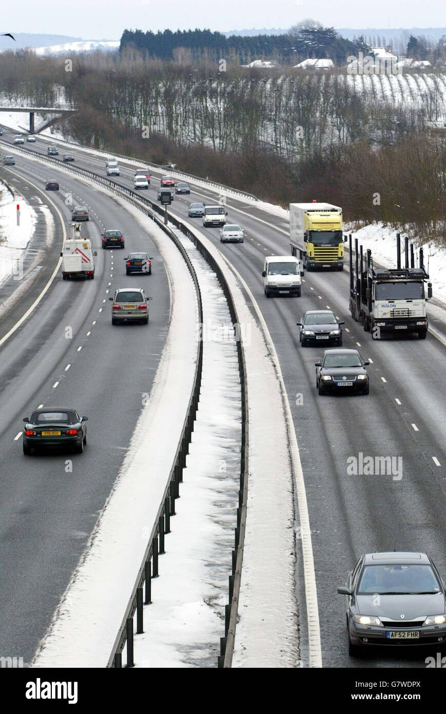 Il traffico sulla A2 in Kent procede senza problemi nonostante le condizioni di guida pericolose. Foto Stock