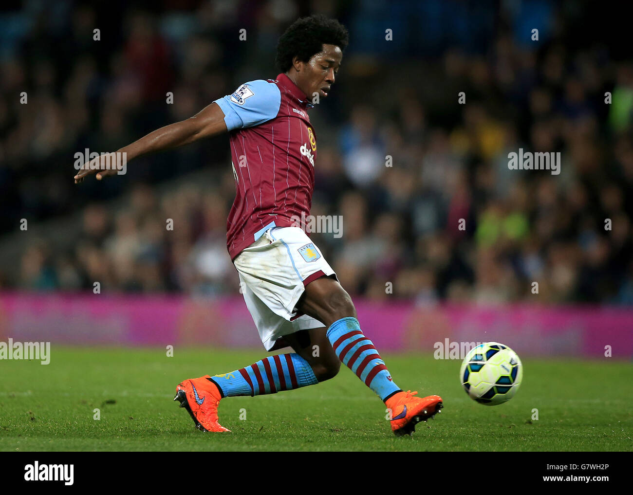 Calcio - Barclays Premier League - Aston Villa v Queens Park Rangers - Villa Park. Carlos Sanchez, Aston Villa Foto Stock