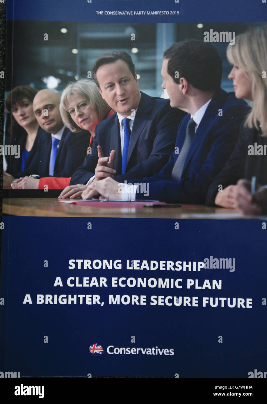 Campagna elettorale Generale 2015 - 14 Aprile. La prima pagina del manifesto delle elezioni generali del partito conservatore che sarà lanciato nel Wiltshire. Foto Stock