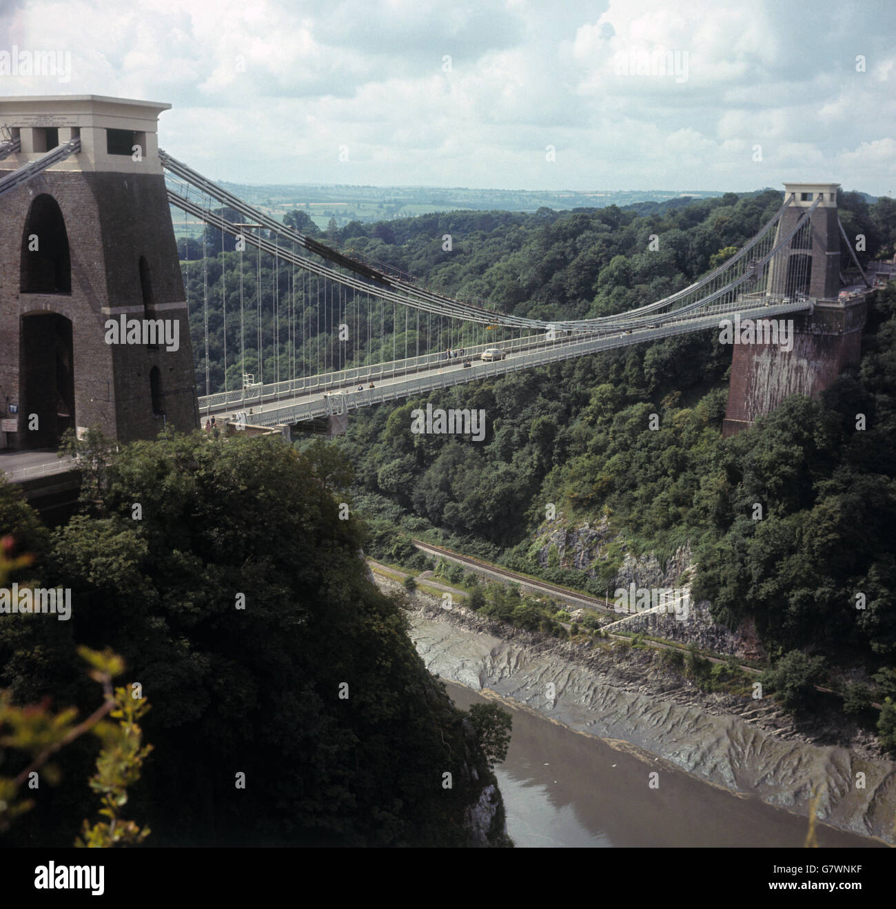 Edifici e monumenti - Clifton Suspension Bridge - Bristol. Immagine del ponte sospeso Clifton alto 245 piedi sopra la Gola di Avon vicino a Bristol. Foto Stock