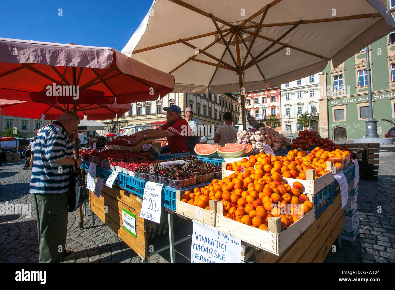 Zelny trh - square, cavolo piazza del mercato è mercati tradizionali con frutta, ortaggi e fiori. Brno, in Moravia del Sud, Repubblica Ceca Foto Stock