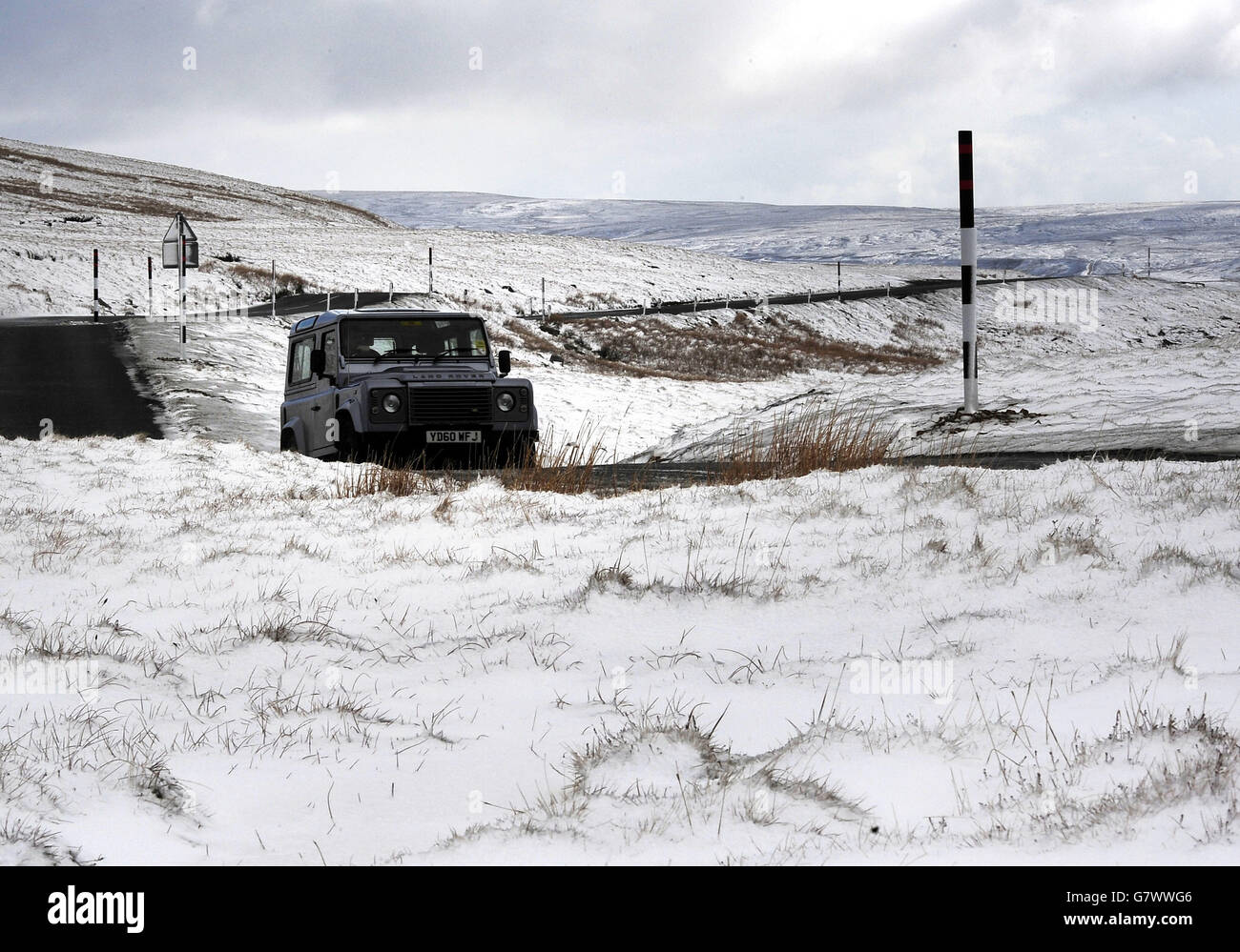 Neve sugli altissimi terreni dei Pennini sul Passo delle Buttertubs a Swaledale, quando il clima freddo inestagabilmente ritornò in alcune parti del Regno Unito. Foto Stock