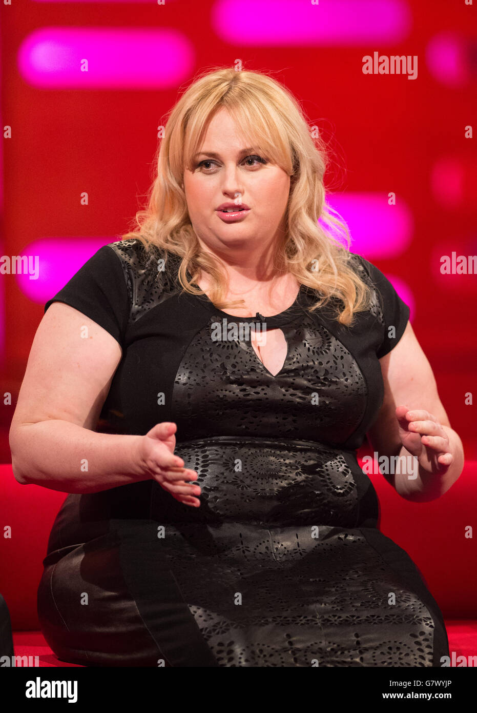 Rebel Wilson durante le riprese del Graham Norton Show, presso i London Studios, a sud di Londra. PREMERE ASSOCIAZIONE foto. Data immagine: Giovedì 30 aprile 2015. Il credito fotografico dovrebbe essere: Dominic Lipinski/PA Wire Foto Stock