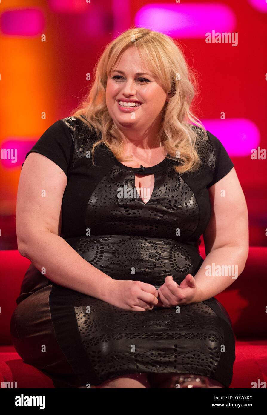 Rebel Wilson durante le riprese del Graham Norton Show, presso i London Studios, a sud di Londra. Foto Stock