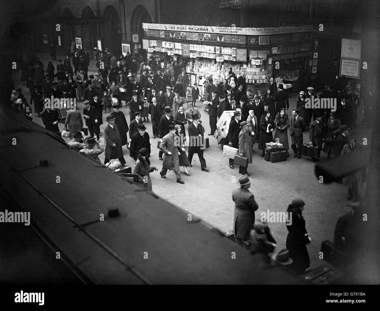 Il Duca e la Duchessa di York camminano attraverso la folla alla stazione di Liverpool Street, dove stavano viaggiando a Sandringham. Foto Stock