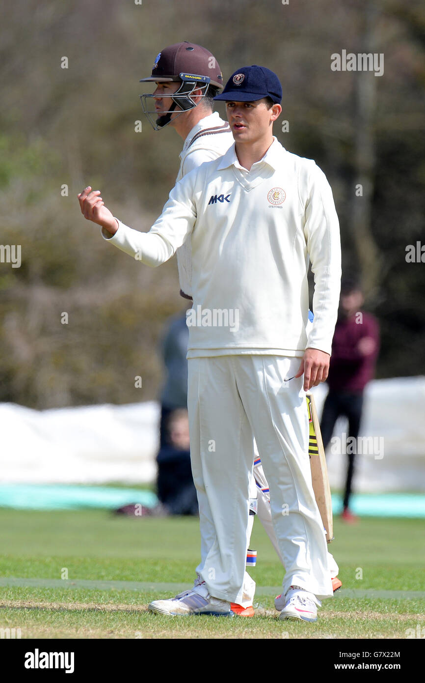 Cricket - Non-First Classe 3 giorno Match - Oxford MCCU v Surrey - Giorno 1 - I Parchi Foto Stock