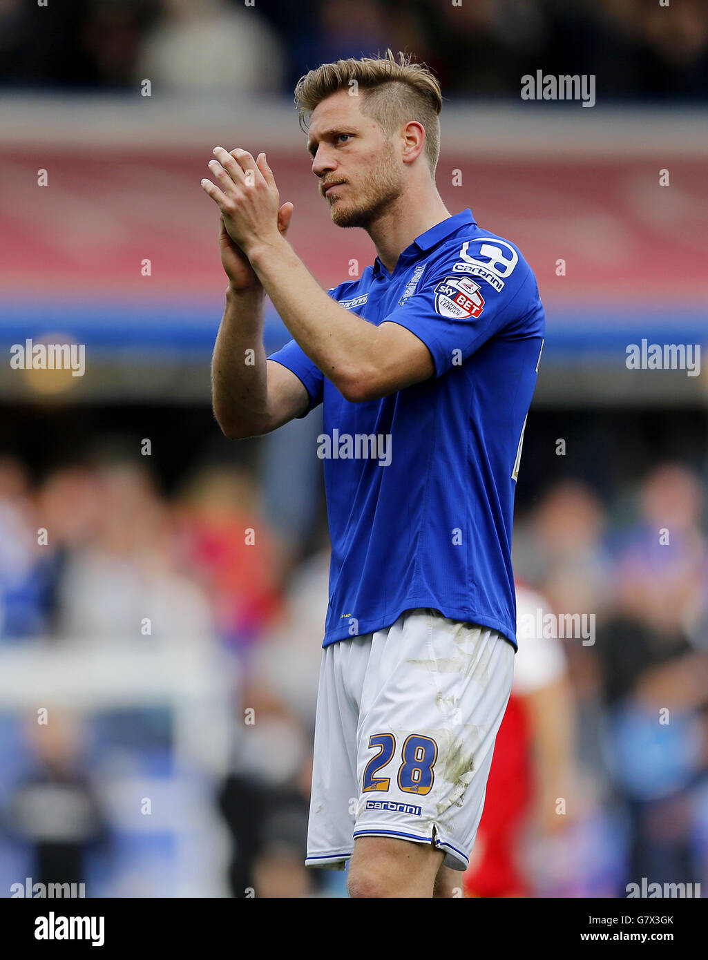 Calcio - Sky Bet Championship - Birmingham City / Charlton Athletic - St Andrew's. Michael Morrison di Birmingham applaudisce i fan dopo il gioco Foto Stock