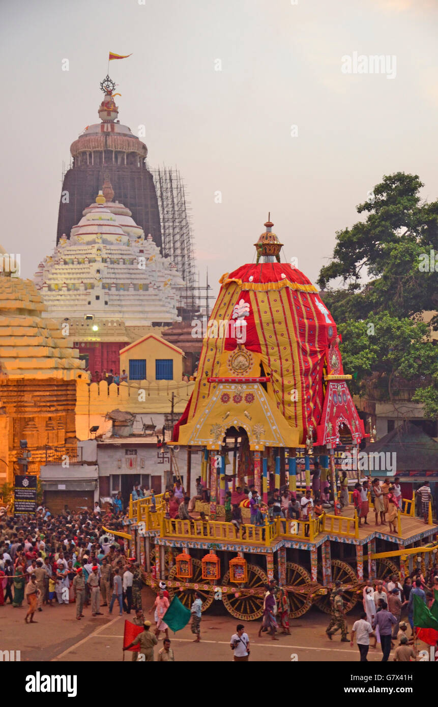 Rathyatra o carro festival, con Jagannatha Tempio a sfondo, Puri, Orissa, India Foto Stock