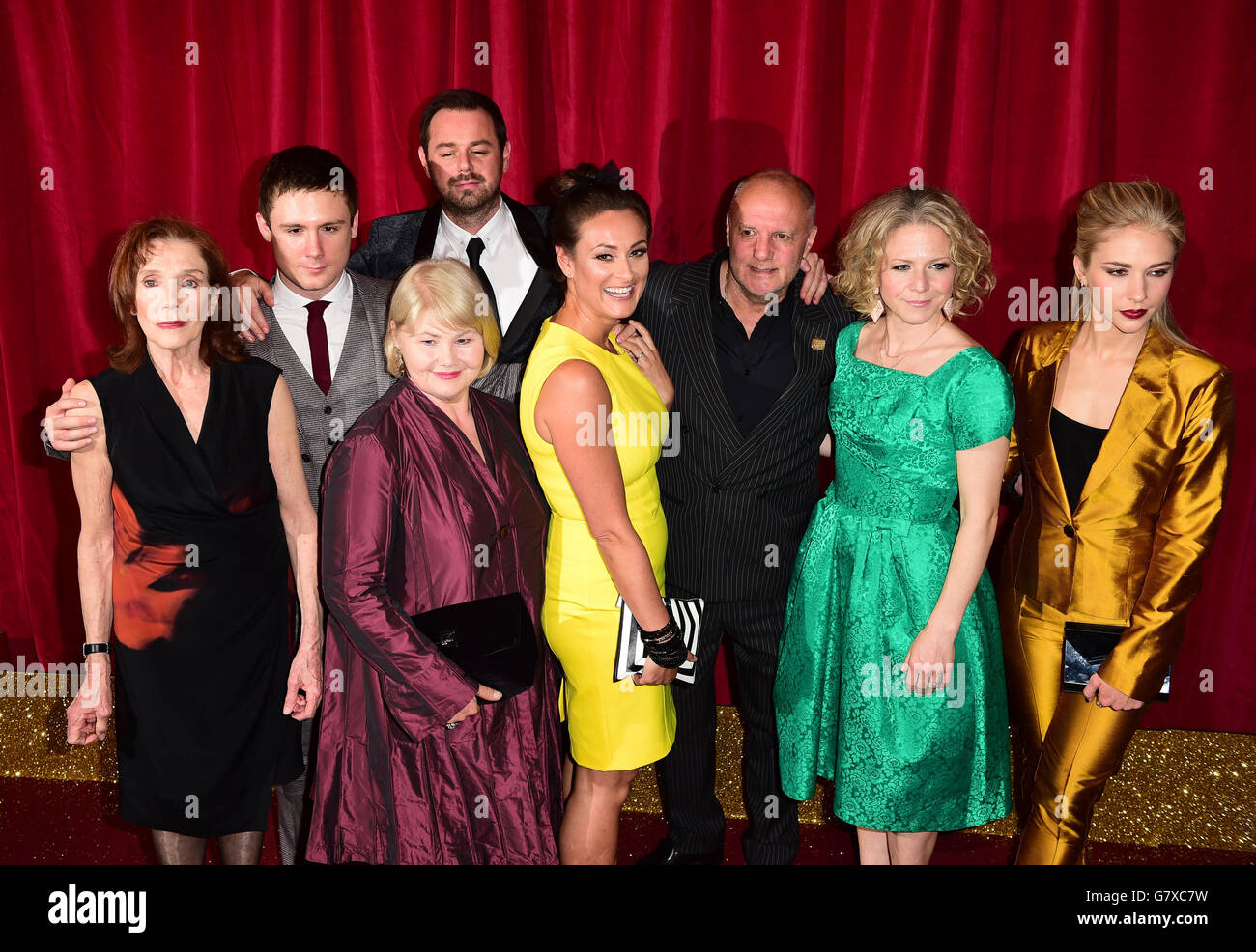 Linda Marlow, Danny-Boy Hatchard, Danny Dyer, Annette Badland, Luisa Bradshaw-White, Karl Howman, Kellie Bright e Maddy Hill partecipano al British SOAP Awards al Palace Hotel di Manchester. Foto Stock