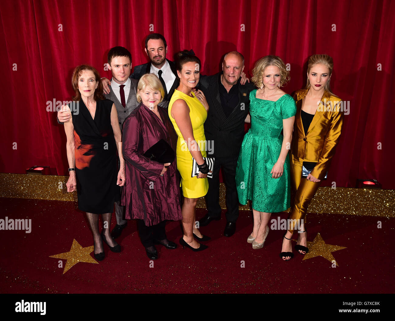 Linda Marlow, Danny-Boy Hatchard, Danny Dyer, Annette Badland, Luisa Bradshaw-White, Karl Howman, Kellie Bright e Maddy Hill partecipano al British SOAP Awards al Palace Hotel di Manchester. Foto Stock