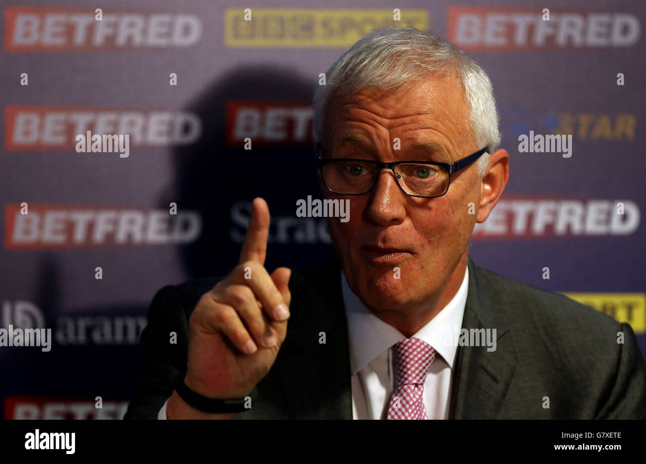 Presidente della World Professional Billiards and Snooker Association Barry Hearn durante il giorno 12 dei Campionati Mondiali di Betfred al Crucible Theatre di Sheffield. Foto Stock