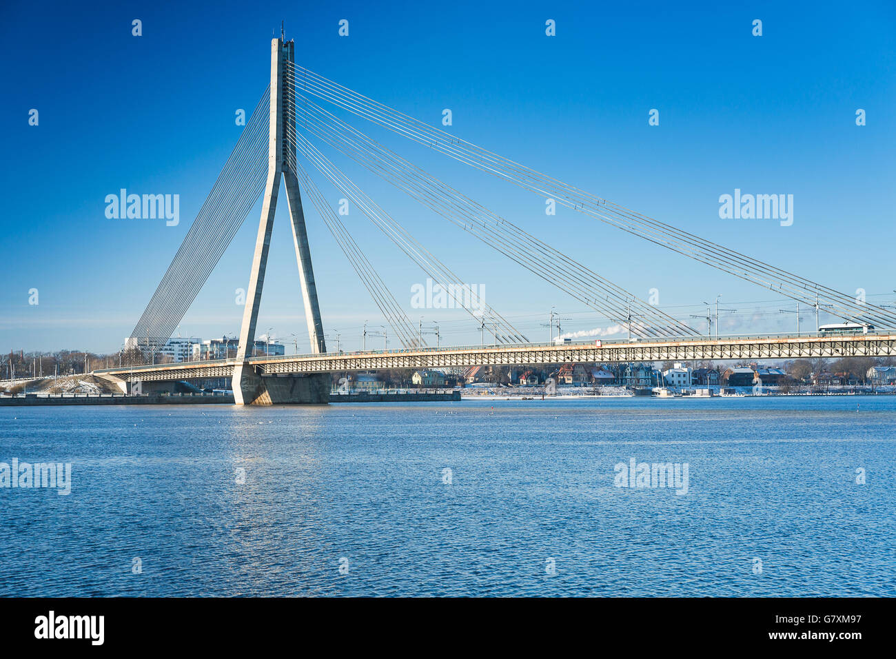 Ponte Vansu oltre il Fiume Daugava a Riga, Lettonia Foto Stock