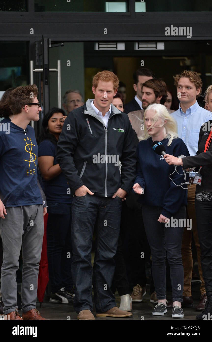 Credito obbligatorio: Foto di Tim Rooke/REX Shutterstock (4767277BE) Visita del principe Harry Prince Harry in Nuova Zelanda - 12 maggio 2015 il principe Harry all'Università di Christchurch Foto Stock