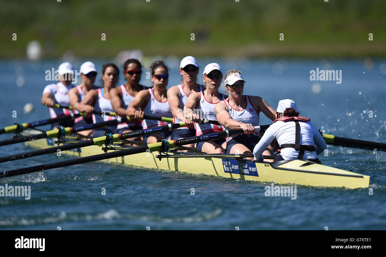 Otto donne della Gran Bretagna di Katie Greeves, Olivia Carnegie-Brown, Lucinda Gooderham, Donna Etiebet, Jessica Eddie, Louisa Reeve, Rosamund Bradbury, Zoe Lee e Cox Zoe de Toledo durante una sessione di allenamento al National Training Center di Caversham. Foto Stock