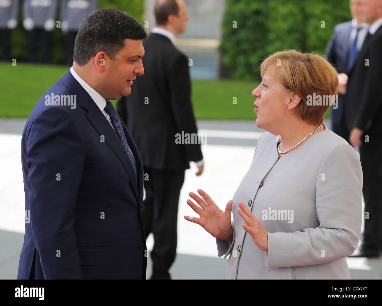 Berlino, Germania. Il 27 giugno, 2016. Il cancelliere tedesco Angela Merkel ucraino accoglie il Primo Ministro Volodymyr Groysman per la sua prima visita ufficiale a Berlino, Germania, 27 giugno 2016. Foto: KAY NIETFELD/dpa/Alamy Live News Foto Stock