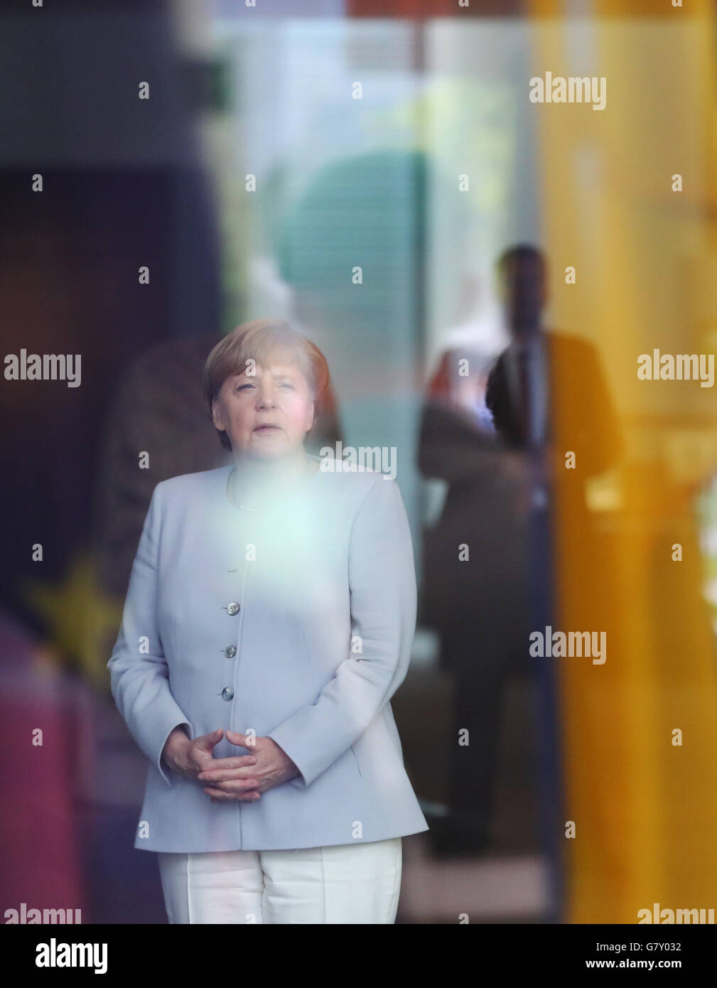 Berlino, Germania. Il 27 giugno, 2016. Il cancelliere tedesco Angela Merkel attende l'arrivo ucraino il Primo Ministro Volodymyr Groysman per la sua prima visita ufficiale a Berlino, Germania, 27 giugno 2016. Foto: KAY NIETFELD/dpa/Alamy Live News Foto Stock