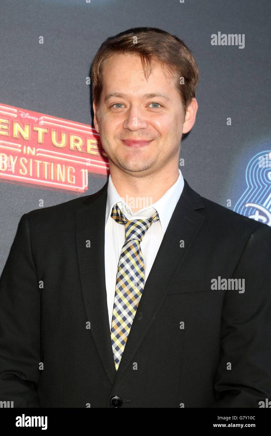 Los Angeles, CA, Stati Uniti d'America. Il 23 giugno, 2016. Jason Earles presso gli arrivi di Premiere del centesimo film originale di Disney Channel (DCOM) avventure in servizio baby, Directors Guild of America (DGA) teatro, Los Angeles, CA 23 Giugno 2016. © Priscilla concedere/Everett raccolta/Alamy Live News Foto Stock