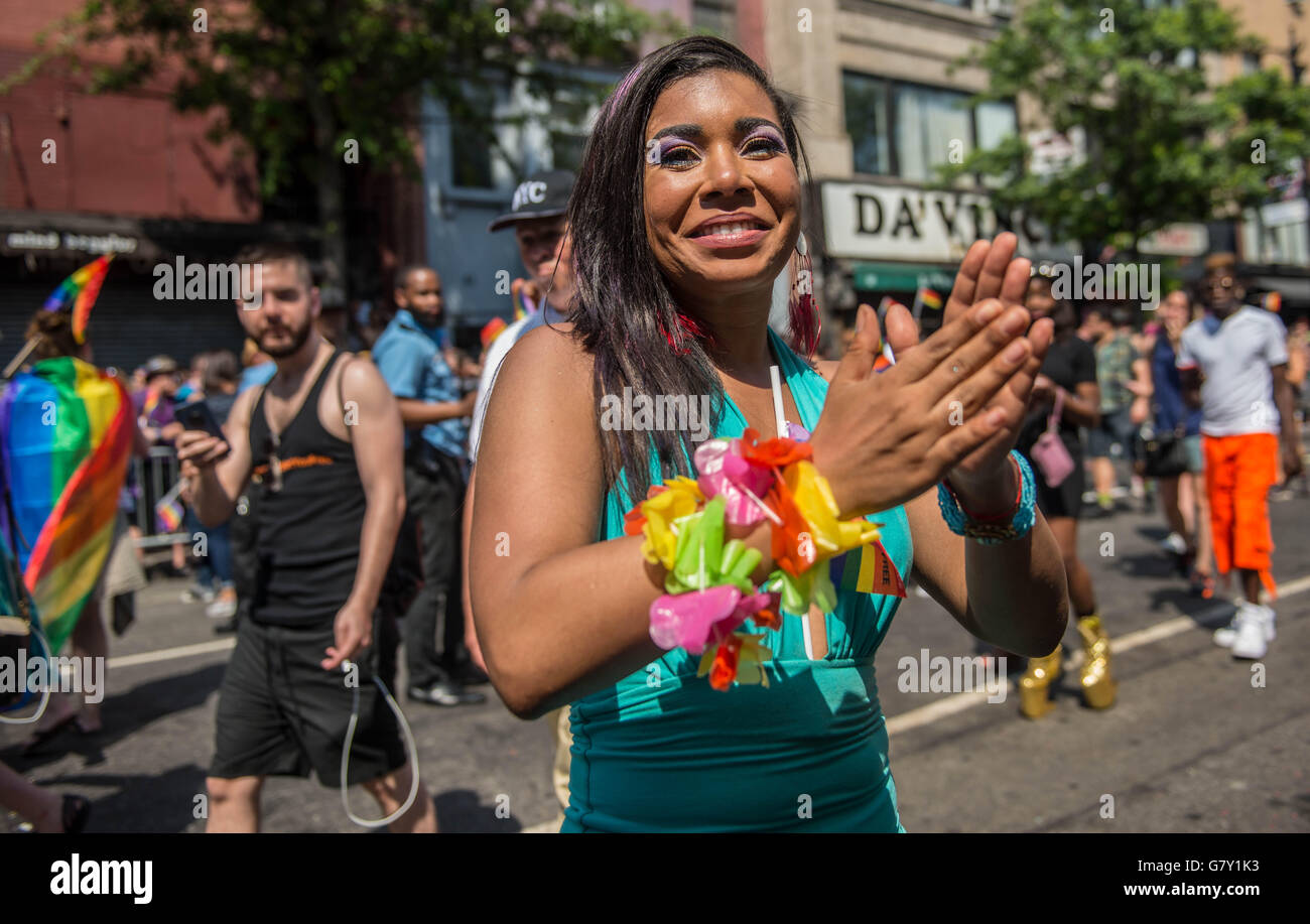 Attrice Jessica Pimentel da "l'arancione è il nuovo nero', che interpreta il ruolo di Maria Ruiz, nel Gay Pride Parade di New York City, NY 2016 Foto Stock
