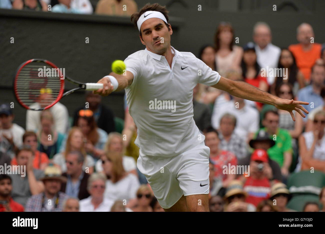 Il torneo di Wimbledon, Londra, Regno Unito. Il 27 giugno, 2016. AELTC i campionati di tennis a Wimbledon Londra UK Roger Federer SUI nel 1° round match Credito: Leo Mason sport foto/Alamy Live News Foto Stock