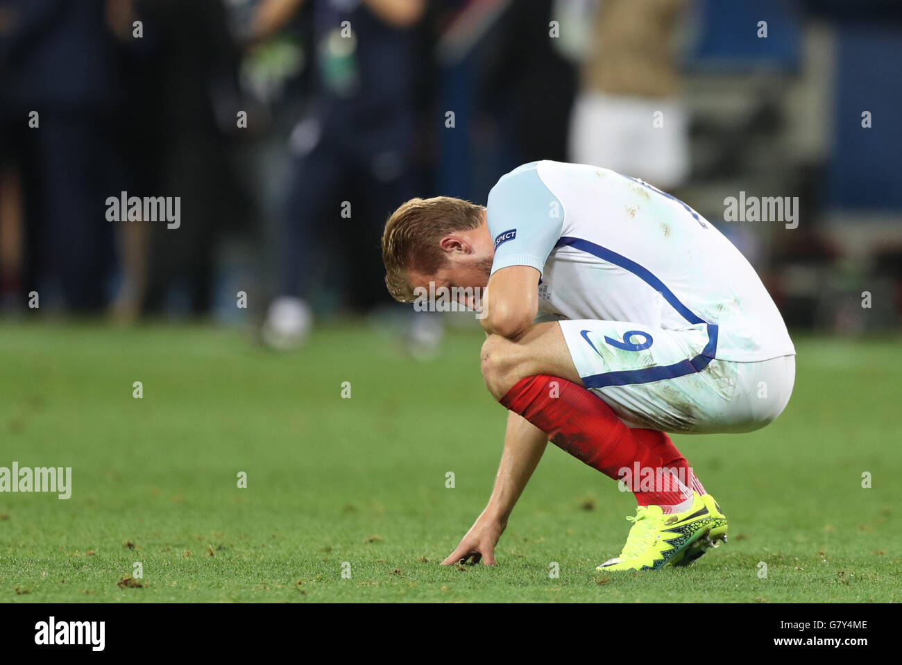 Nizza, Francia. Il 27 giugno, 2016. Harry Kane di Inghilterra reagisce dopo l'Euro 2016 round di 16 partita di calcio tra Inghilterra e Islanda in Nizza, Francia, 27 giugno 2016. L'Islanda ha vinto 2-1. © Bai Xuefei/Xinhua/Alamy Live News Foto Stock