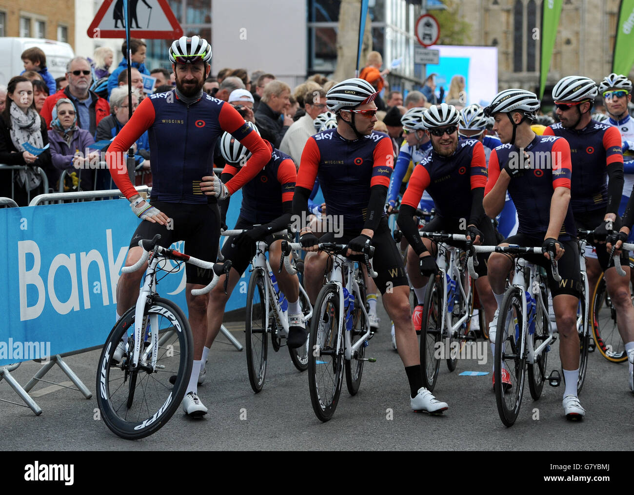 Sir Bradley Wiggins del team Wiggins alla partenza a Selby durante il Tour de Yorkshire tra Selby e York. Foto Stock