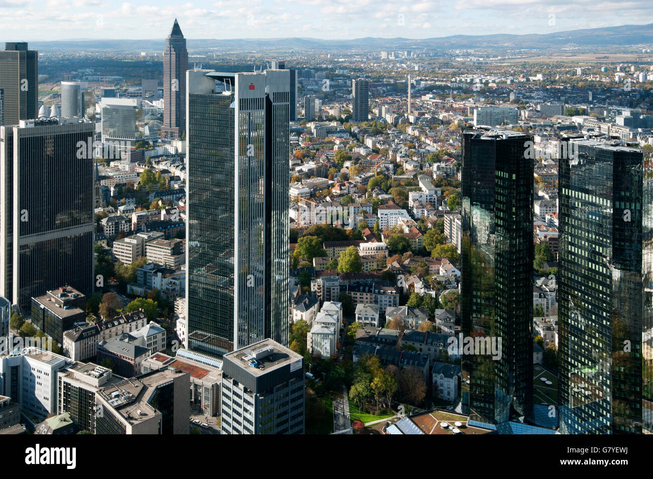 Vista dei grattacieli del quartiere finanziario come si vede dalla torre principale, Frankfurt am Main, Hesse Foto Stock