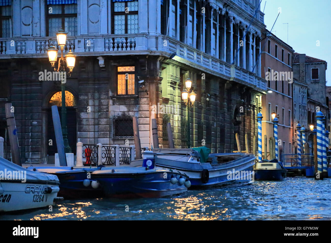 Venezia di notte, Canale di Cannaregio Foto Stock